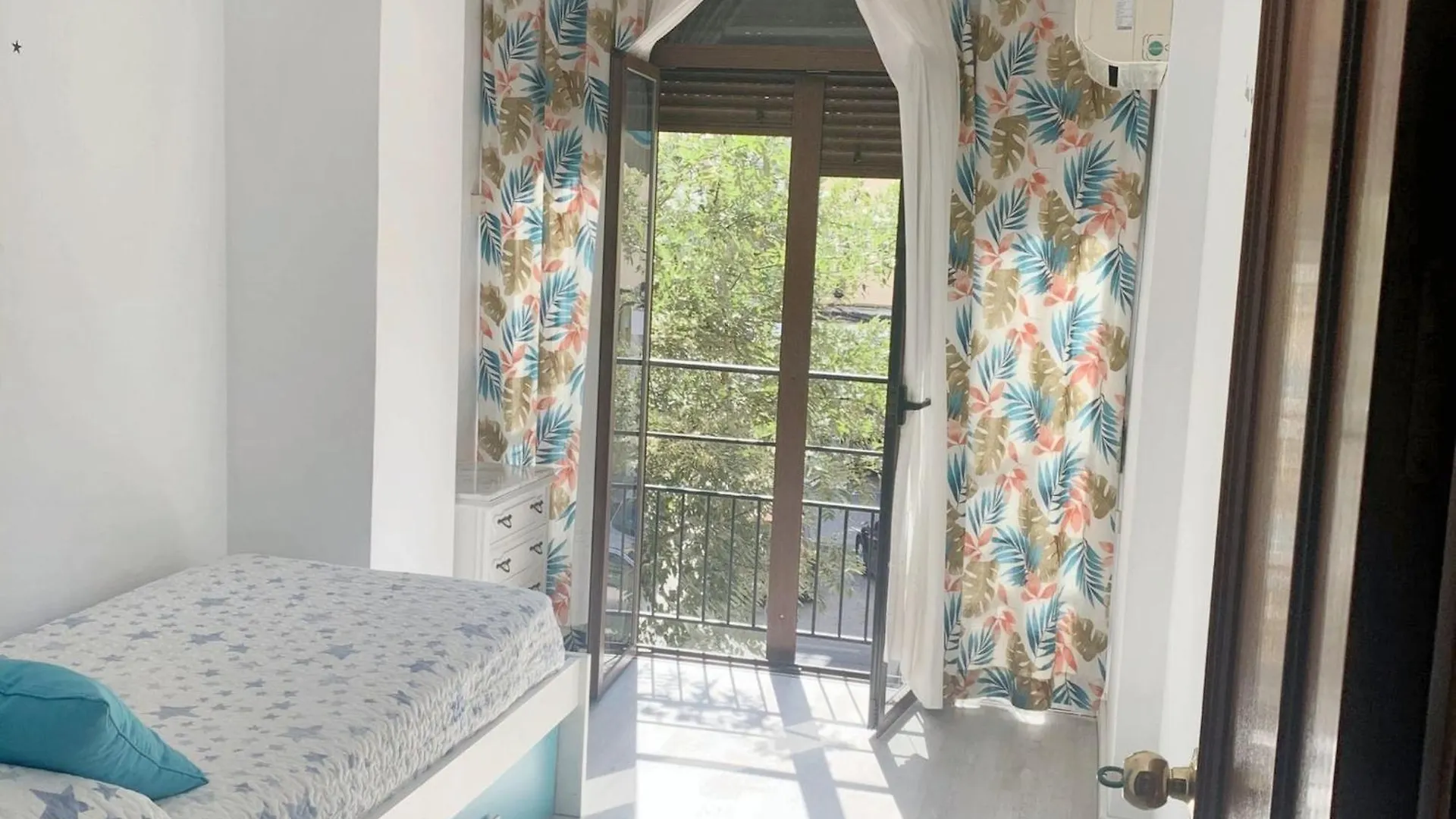 Charming City Centre Apartment In Cordoba With Parking